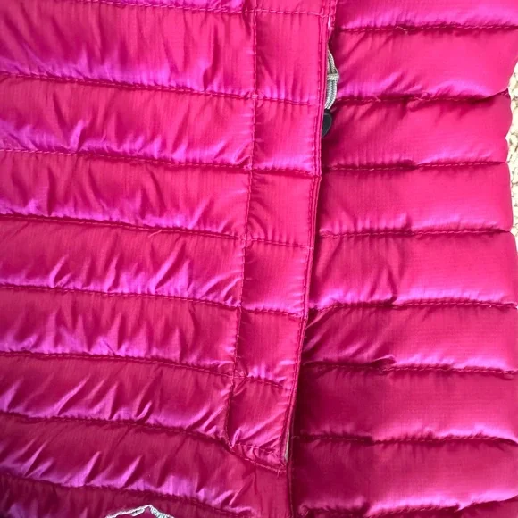 L.L. Bean Women’s Ultralight 850 Down JacketFuchsia Size XS